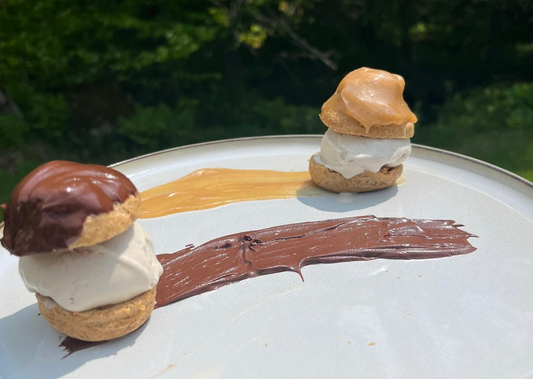 Profiteroles et crème glacée aux champignons